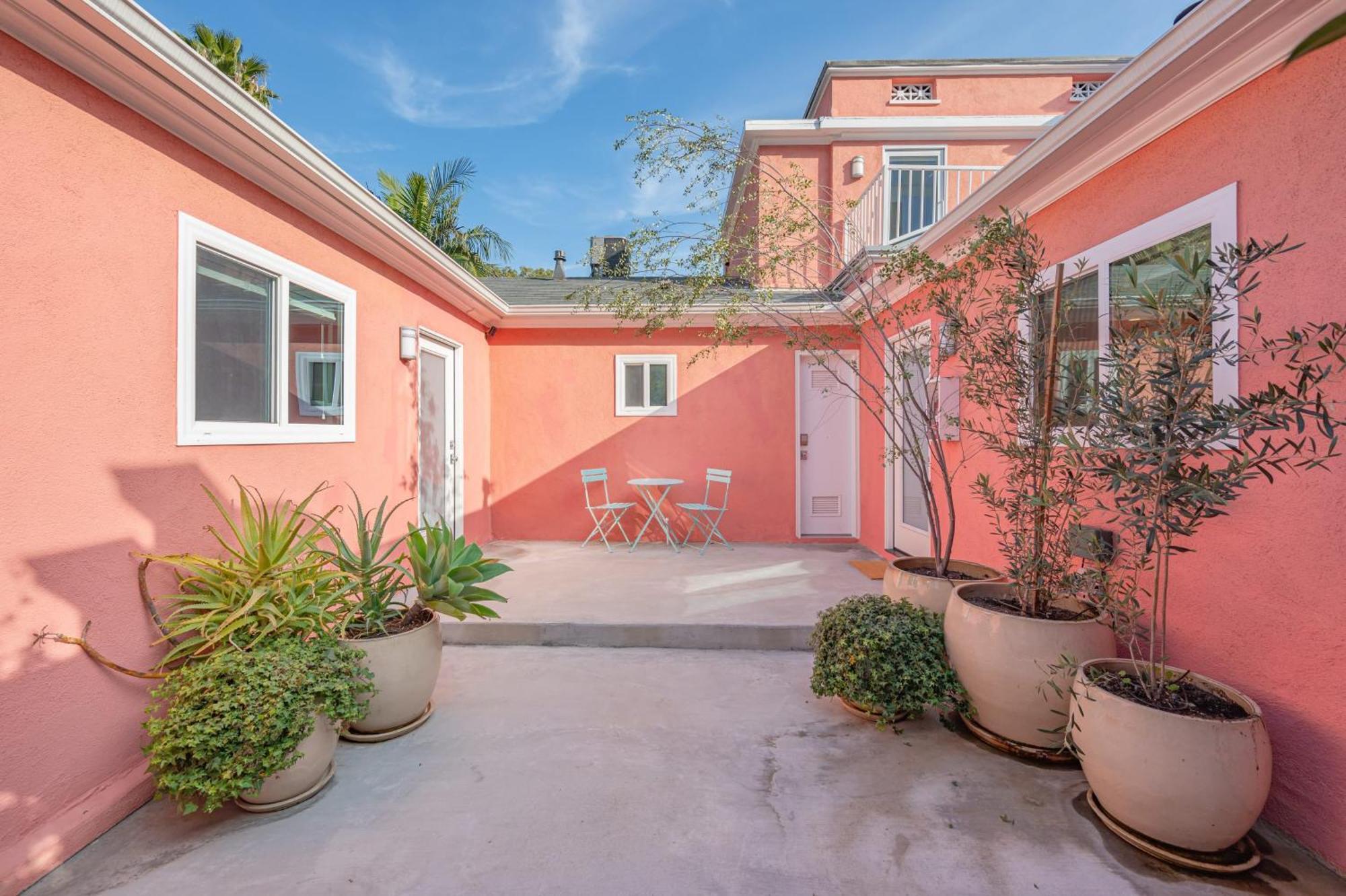Southwest Chic Bungalow In The Heart Of Hollywood Лос Анджелис Екстериор снимка